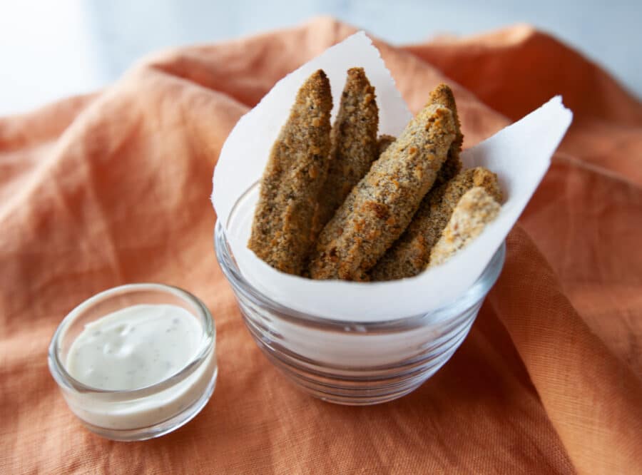 Air fryed pickles with ranch for dipping